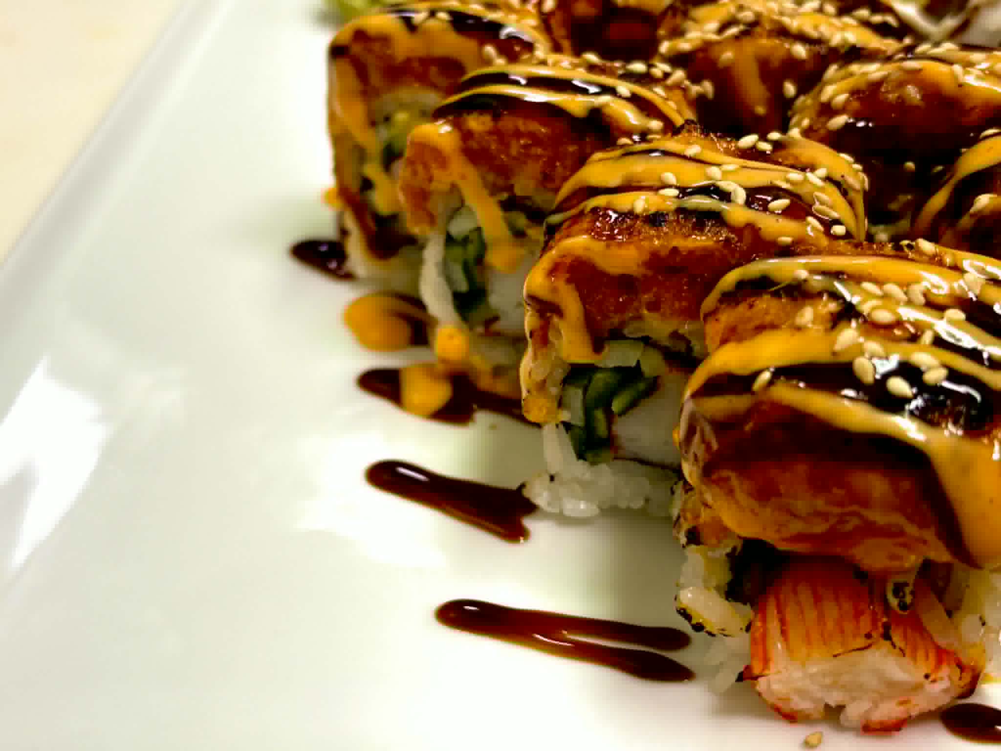 Chef préparant des sushis